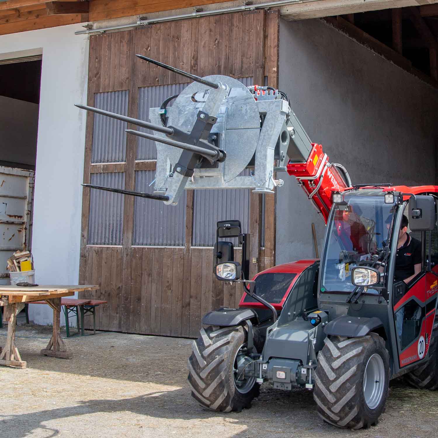 Rundballenabwicklungs- und Transportgerät